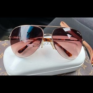 Kenneth Cole Reaction Aviator sunglasses